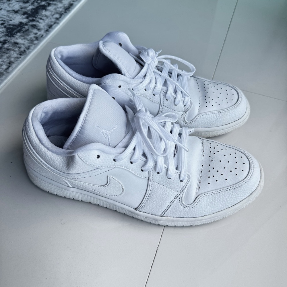 Jordan 1 Low "Triple White"